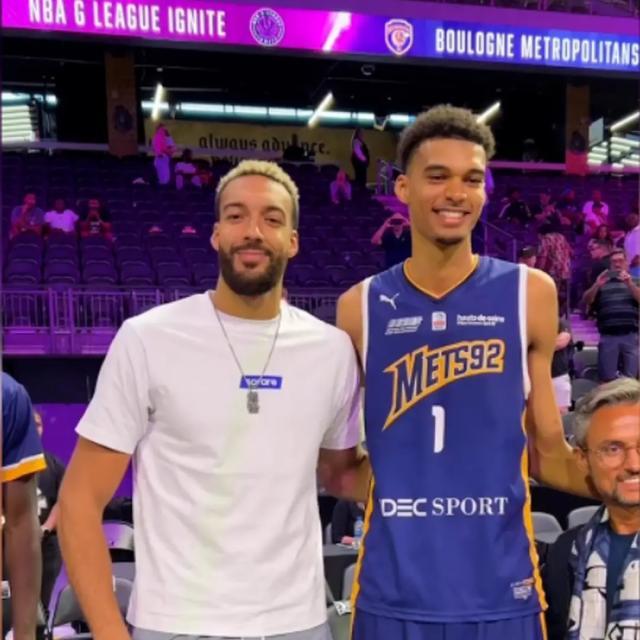 开云体育-连续两场统治级表现 篮球世界因文班亚马彻底疯狂