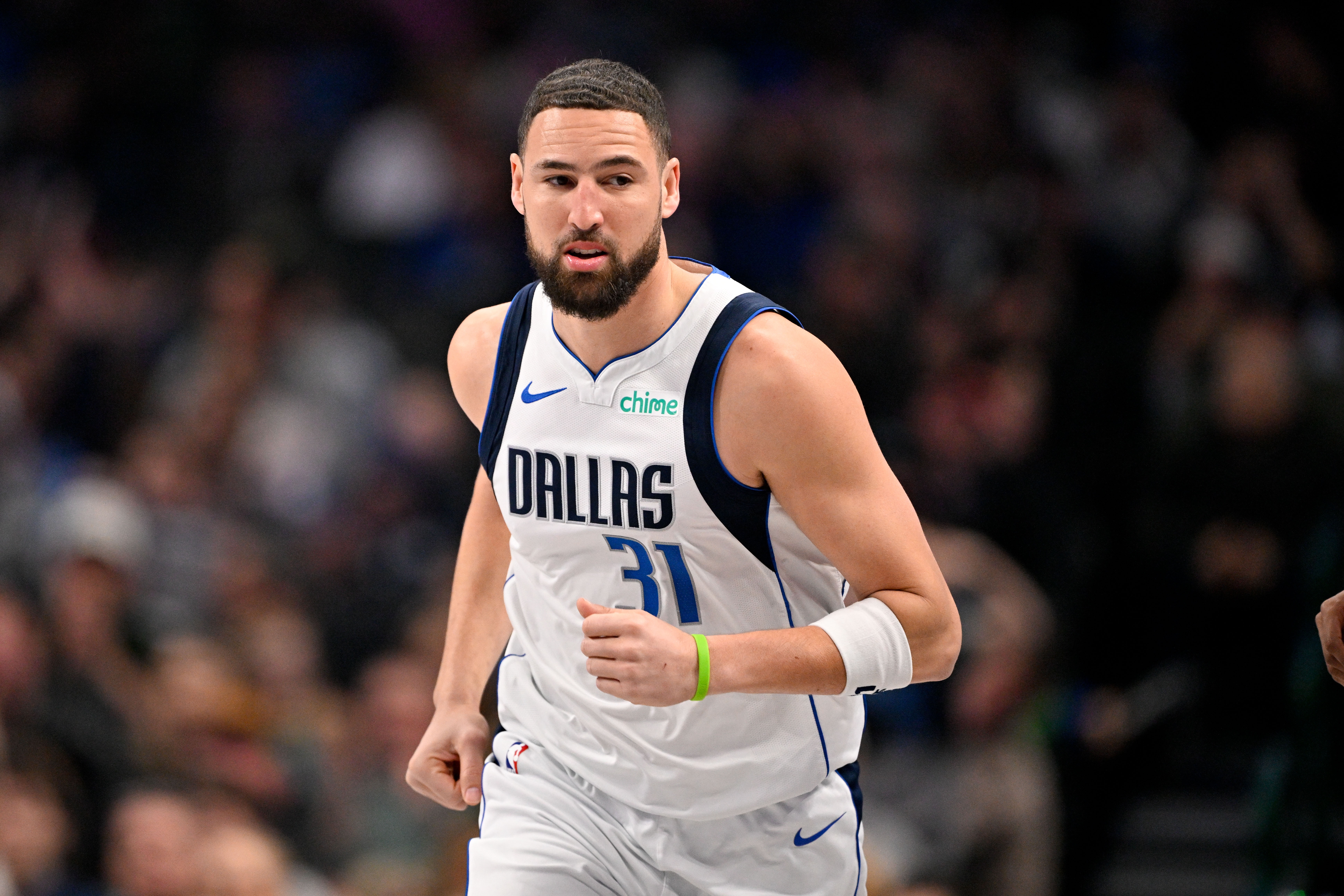 开云APP-铁麻了！克莱替补10中2&amp;三分7中1仅拿5分1板2助